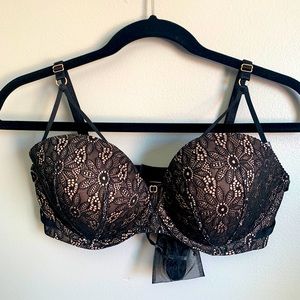 NEW Victoria Secret 34DD Lace Bra